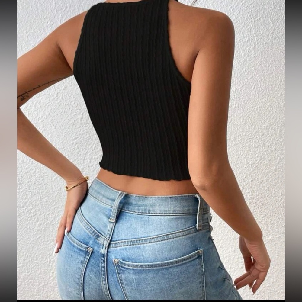 Halter Crop Tank 🌸 - Picture 7 of 9